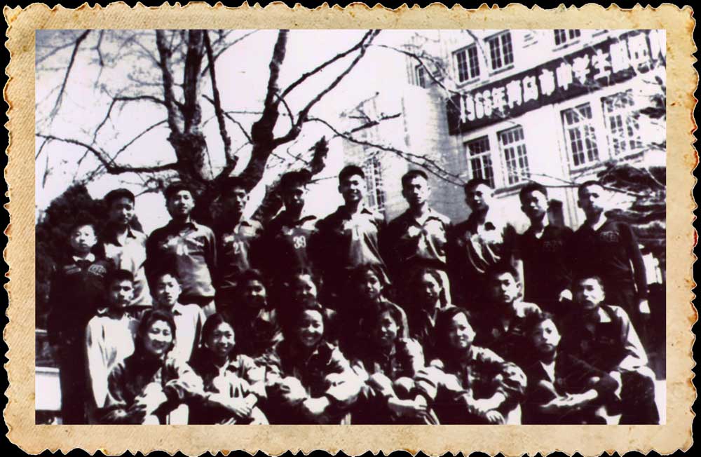 1966-00-00-china-group-photo.jpg